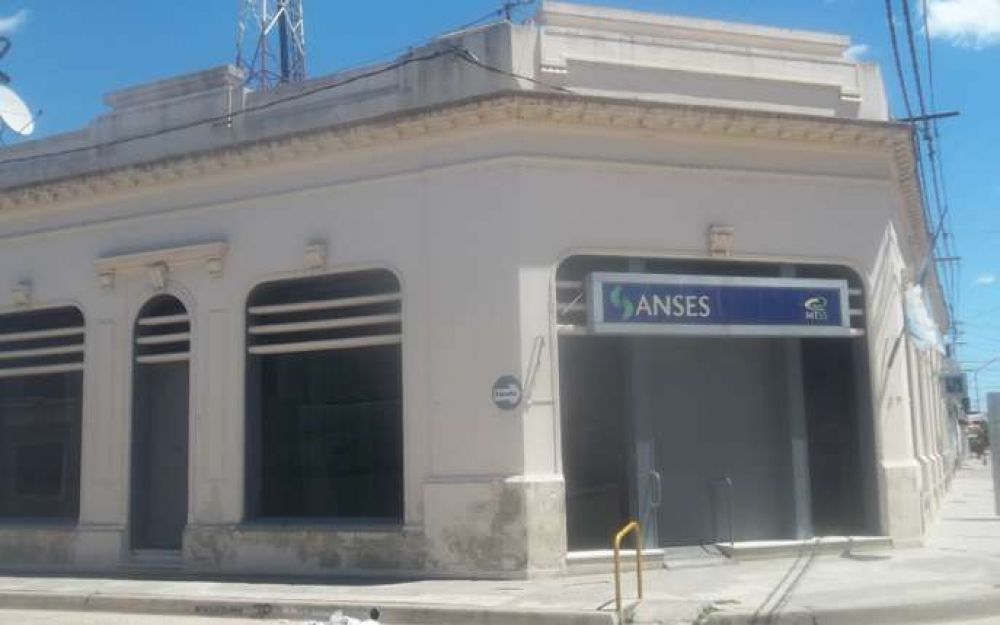 Pago r�cord de la ayuda escolar anual
