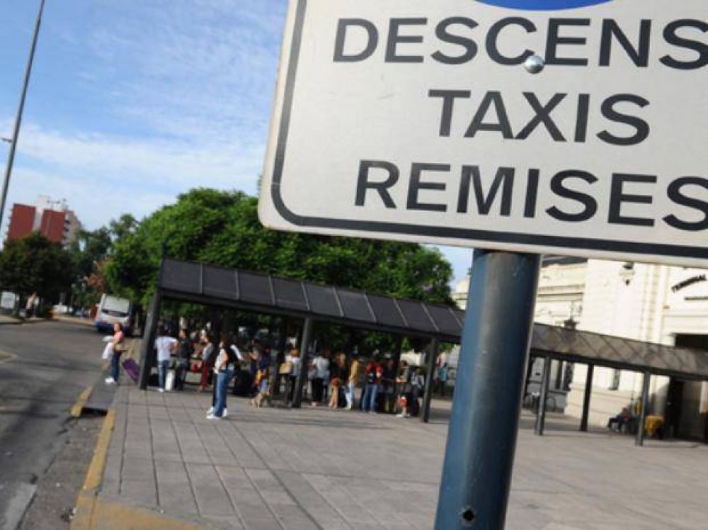 Un sector de los remiseros de Rosario advierte que si no les pagan, el jueves ir�n al paro