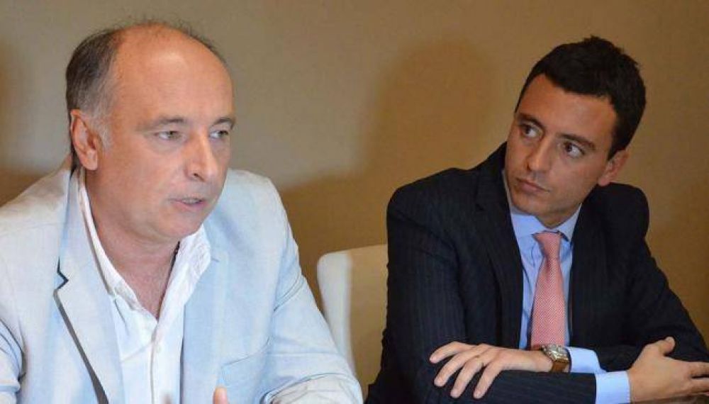 Accastello y De Loredo critican reparto a dedo