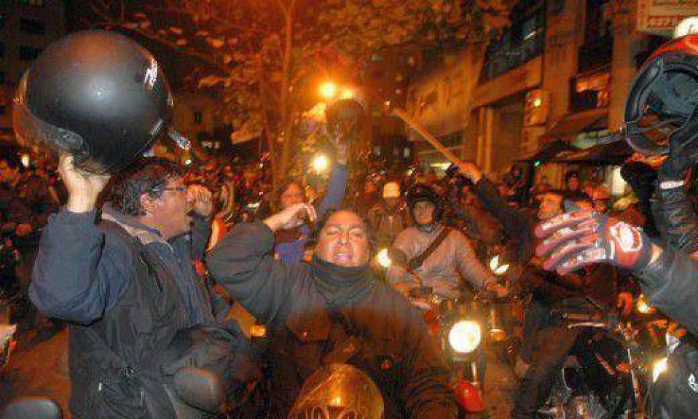 Motociclistas llevar�n a la Central de Polic�a su rechazo a la patente en el casco