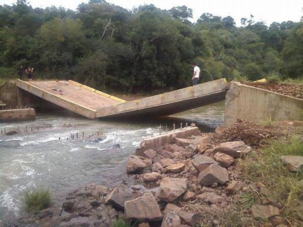 Cedi� el puente sobre el arroyo Fortaleza en San Pedro