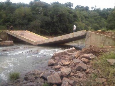 Cedi� el puente sobre el arroyo Fortaleza en San Pedro