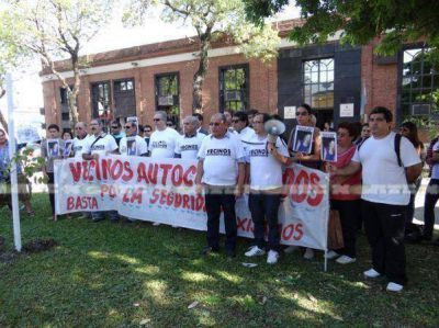 Un �rbol por las v�ctimas frente a las c�maras en lo criminal