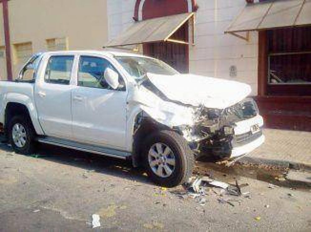 Triple choque con vuelco