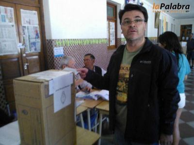 Romero pidi� licencia y Zara dijo que es �una estafa a la voluntad popular�