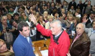 Firme pedido de Gioja para calmar la interna por 2015