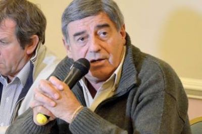 El contrato con PAE �fue un acuerdo entreguista y humillante para el Chubut� dijo Cimadevilla