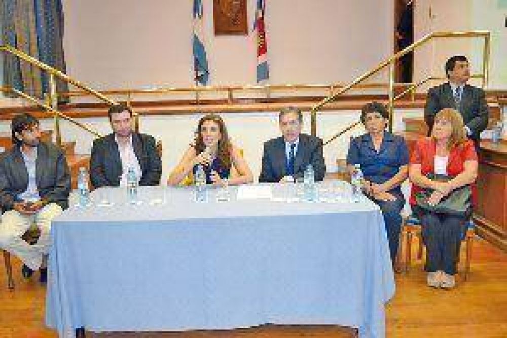 Claudia Zamora inaugura hoy obras en Guasay�n y Choya