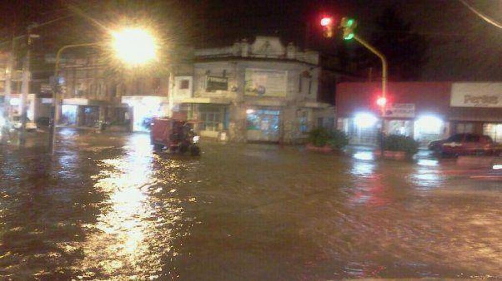 La capital de Tucum�n, bajo el agua por un intenso temporal