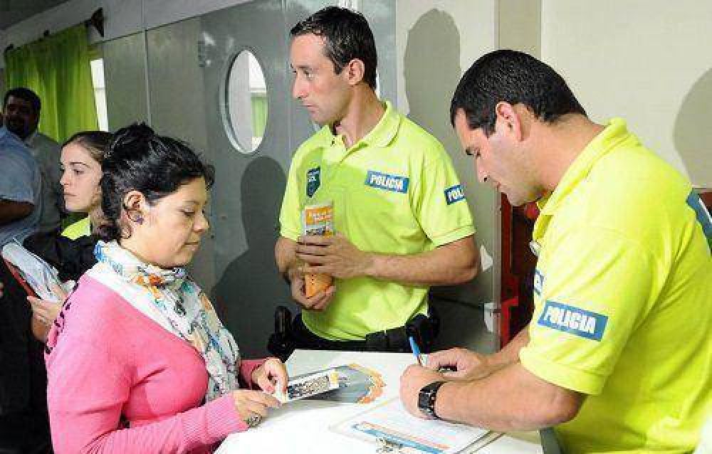 M�s de 25 mil j�venes se inscribieron para ser polic�as