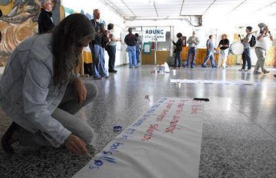 Docentes universitarios paran por 48 horas