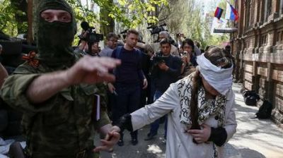 Rebeldes prorrusos secuestran a una periodista