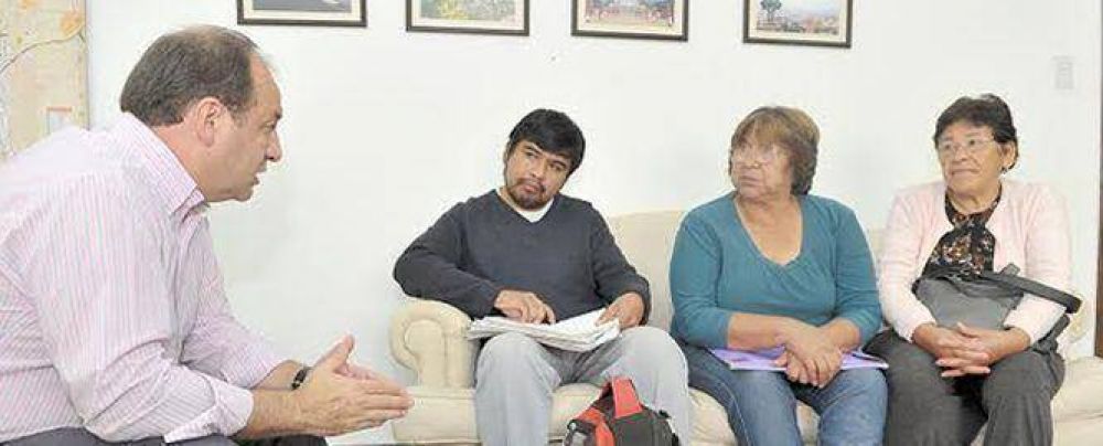 Vecinos piden la regulaci�n dominial de tres asentamientos