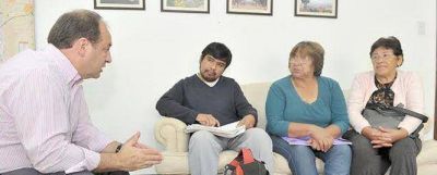 Vecinos piden la regulaci�n dominial de tres asentamientos