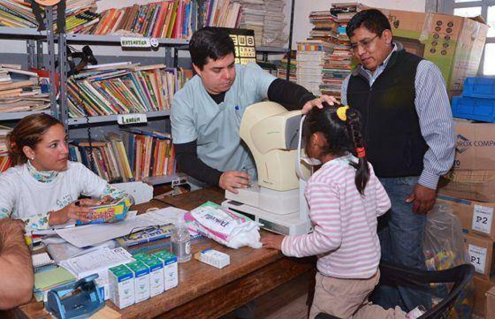 Evaluaciones oftalmol�gicas a m�s de 1400 ni�os en la Puna salte�a