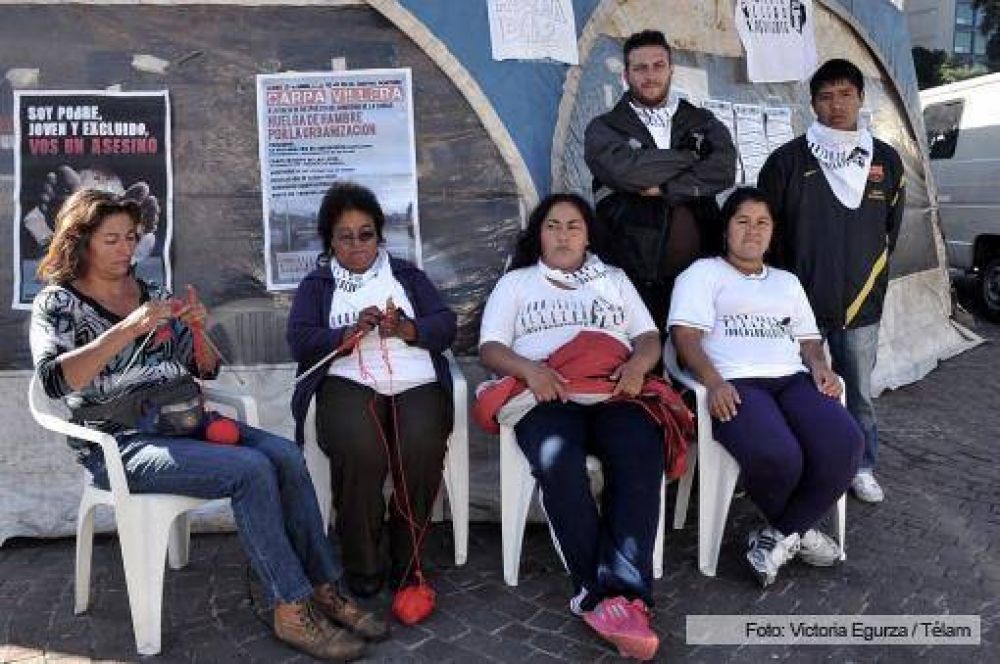 Segundo d�a de acampe de vecinos de villas en el Obelisco