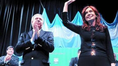 Cristina no puede frenar la interna en su provincia