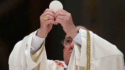 El Papa llam� a una santafesina divorciada para decirle que puede tomar la comuni�n