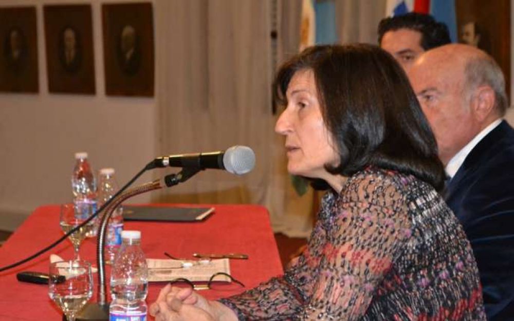 Investigadora uruguaya disert� sobre artiguismo