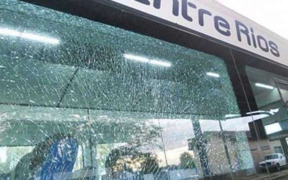 Volvieron a atacar con piedras al tren cuando sal�a de Concordia