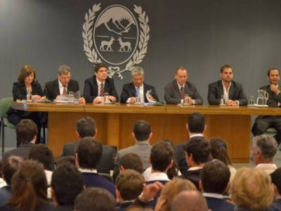 Firmaron el llamado a licitaci�n para la construcci�n de diecinueve obras en el interior