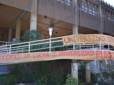 los docentes endurecieron su reclamo y tomaron el rectorado