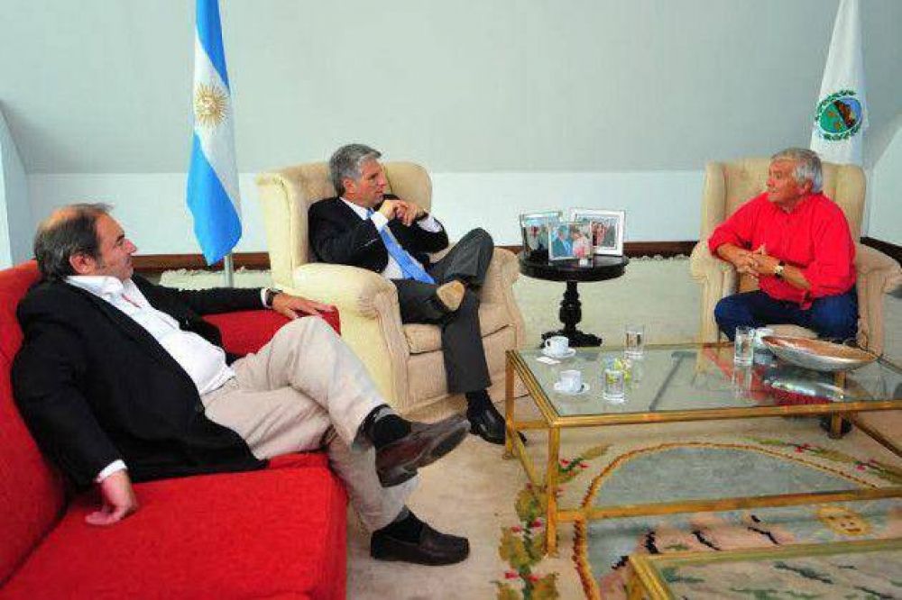 El gobernador se reuni� con el diputado Juan Larrea