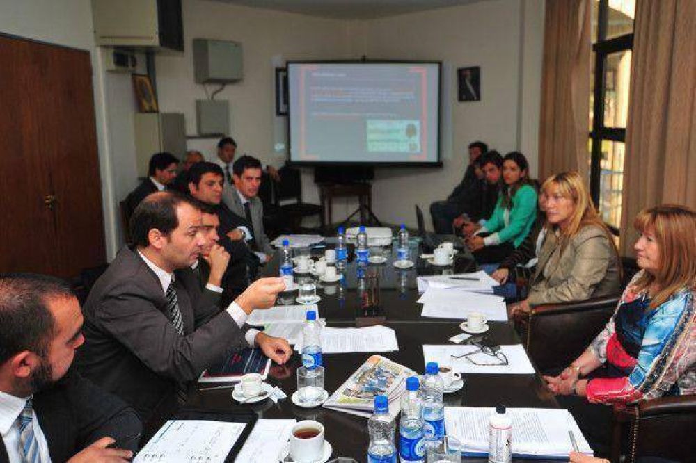 Olivero present� en el Senado la adhesi�n a la Ley Nacional de Tr�nsito