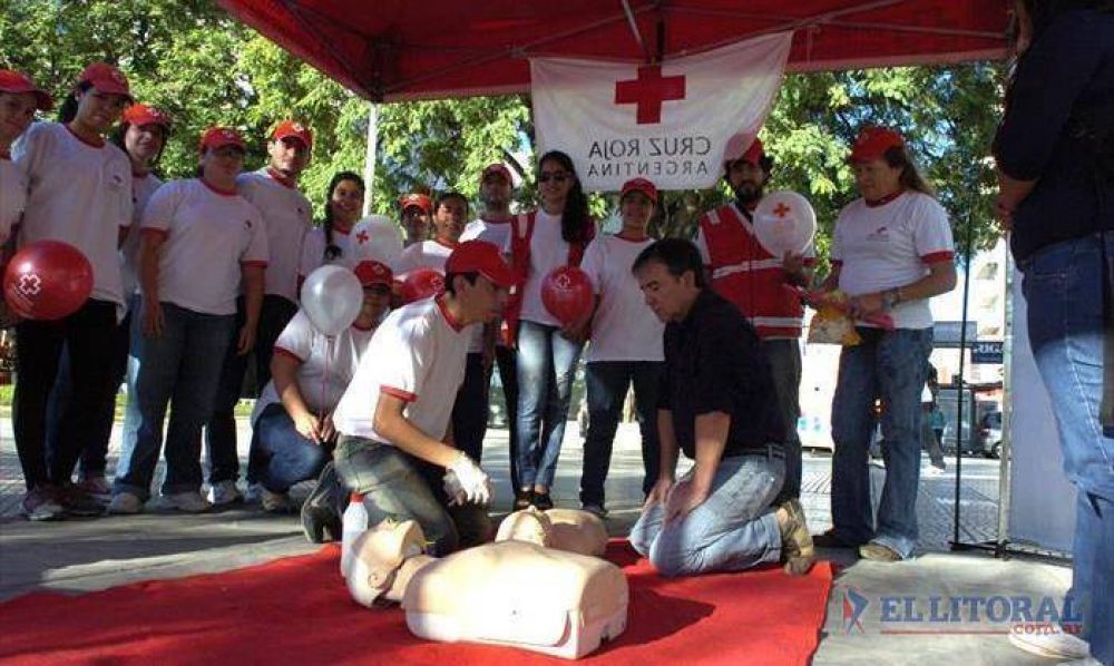 Voluntarios de la Cruz Roja ense�aron t�cnicas de RCP