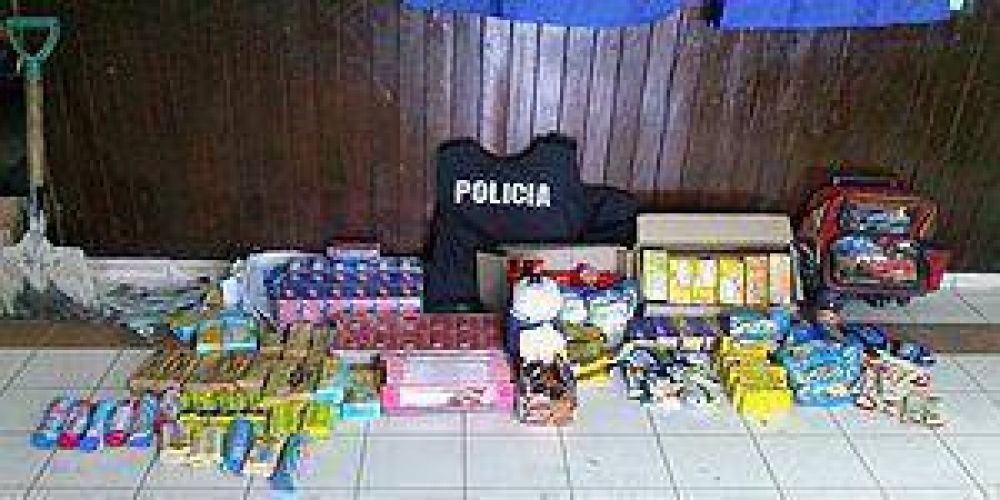 La Polic�a recuper� mercader�as sustra�das y detuvo a los sospechosos