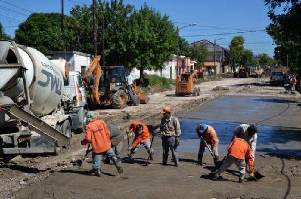 Repavimentan avenidas y calles en barrios alejados