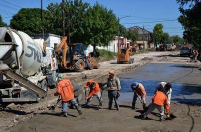 Repavimentan avenidas y calles en barrios alejados