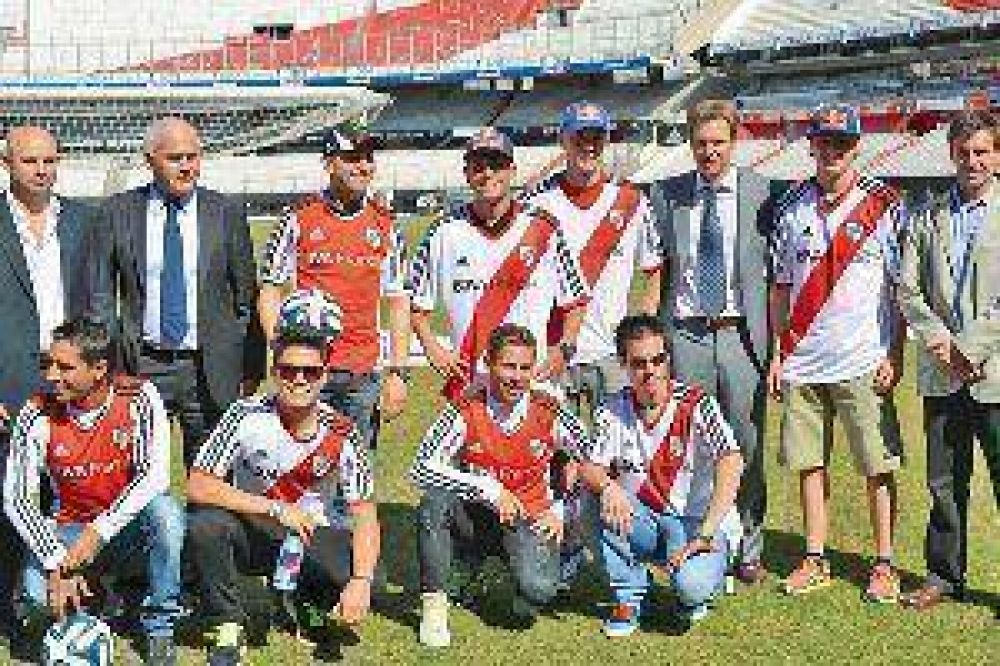 En el Monumental fue presentado el Gran Premio de Las Termas