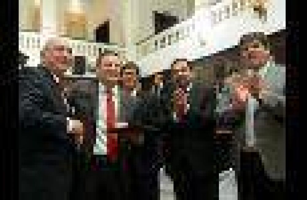 Jura de Senadores: la "extinci�n" del PD, la jura por Mazz�n, la izquierda presente y la presidencia de Bauza