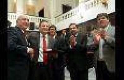 Jura de Senadores: la "extinci�n" del PD, la jura por Mazz�n, la izquierda presente y la presidencia de Bauza