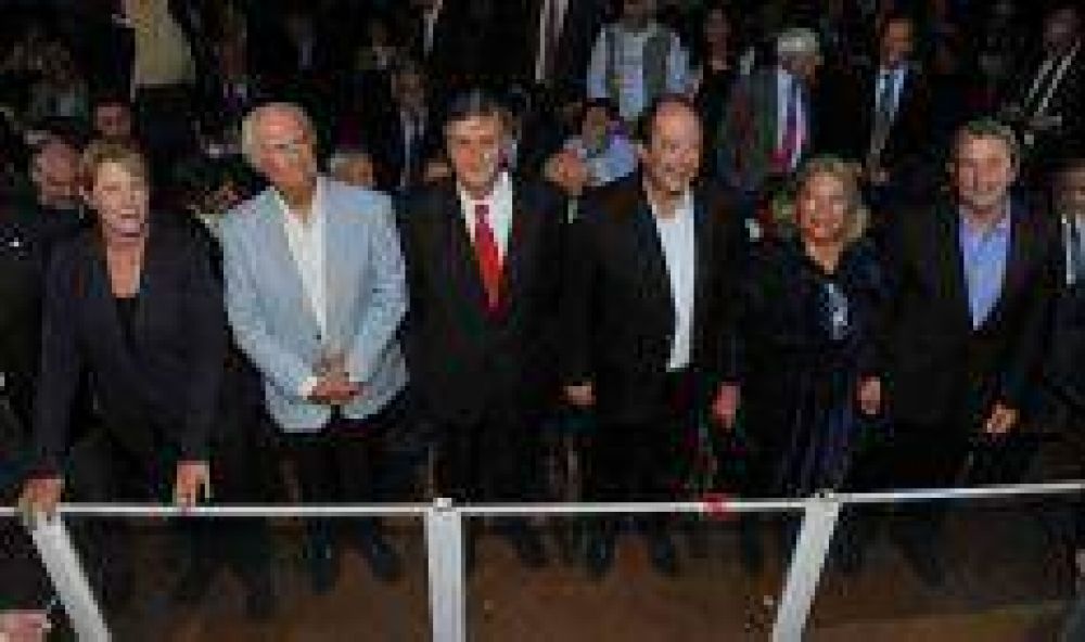 Se lanz� el Frente Amplio Unen de cara al 2015