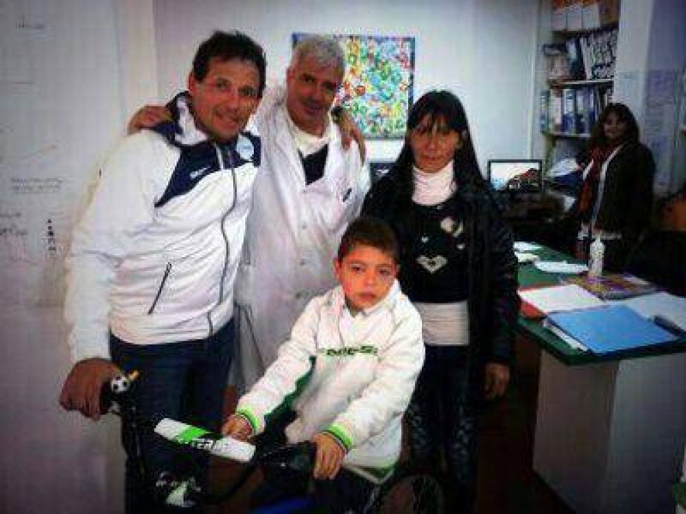 CURUCHET LE CUMPLI� EL SUE�O A UN NI�O INTERNADO EN EL MATERNO