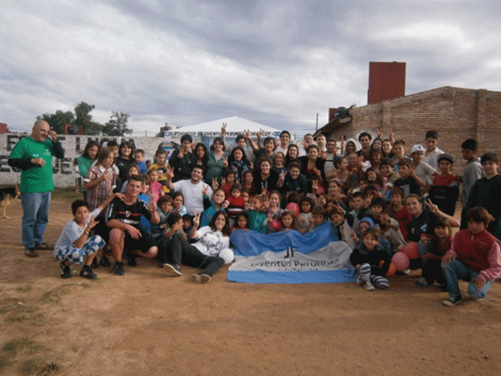 La Juventud Peronista festej� Pascua en el barrio Bord� 