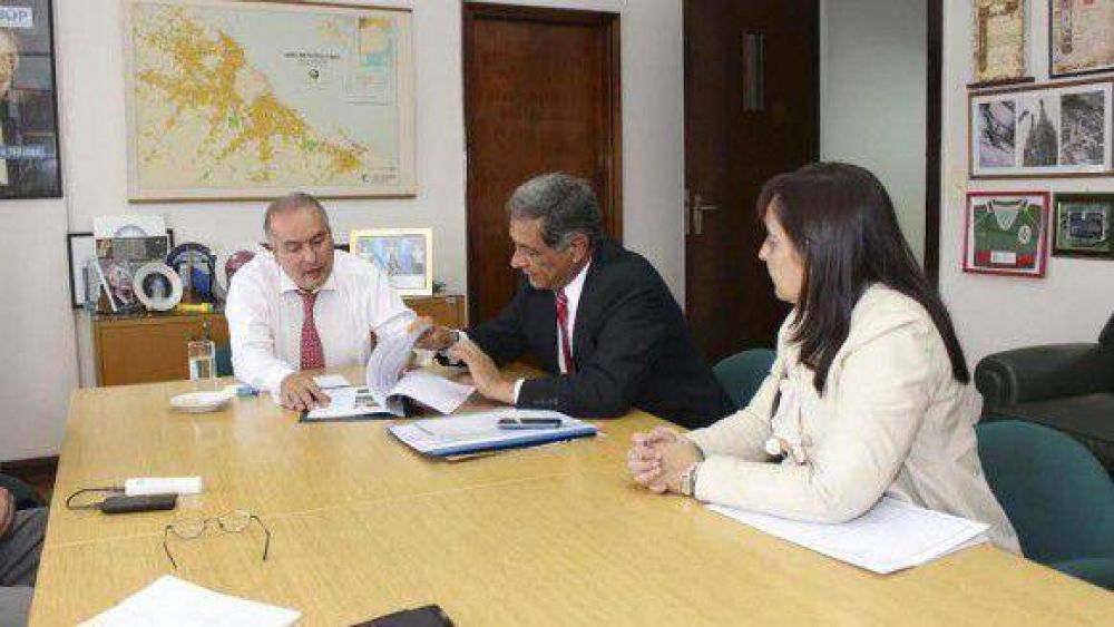 El intendente de Monteros gestion� fondos en Obras P�blicas