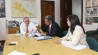 El intendente de Monteros gestion� fondos en Obras P�blicas