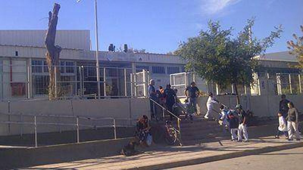Una portera fue apualada por su pareja en una escuela de Rawson