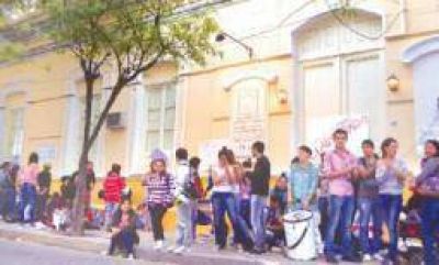 Buscan garantizar el acceso al profesorado Castro Barros