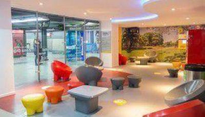 A 10 d�as del desacople, inauguran un centro digital en la l�nea b