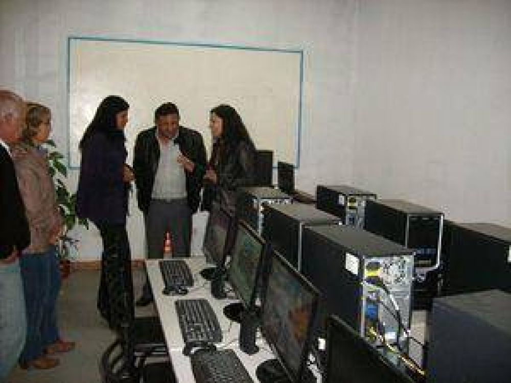 Nuevo centro de acceso TICs en Ullum