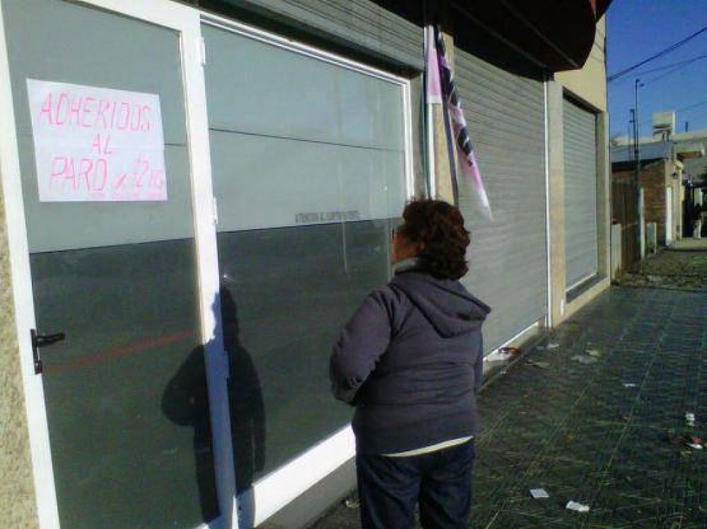 Avanzan las negociaciones en un paro con alto acatamiento