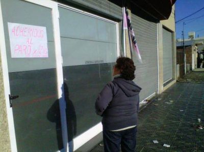 Avanzan las negociaciones en un paro con alto acatamiento