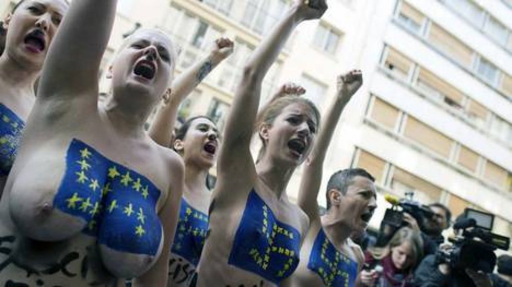 Desnudas y con 