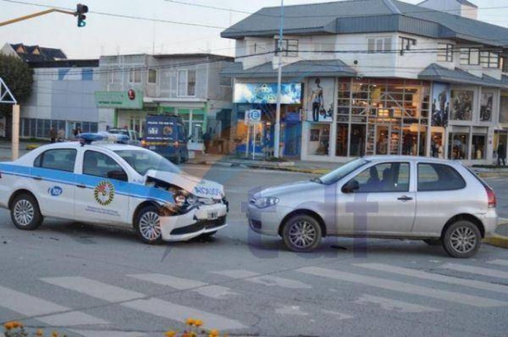 Un patrullero choc� cuando iba a formar parte del cord�n sanitario por una falsa alarma
