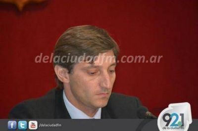 Despu�s del altercado entre un concejal y el Presidente de la CF de Saavedra en el HCD afirman que tendr�an que haber suspendido la reuni�n