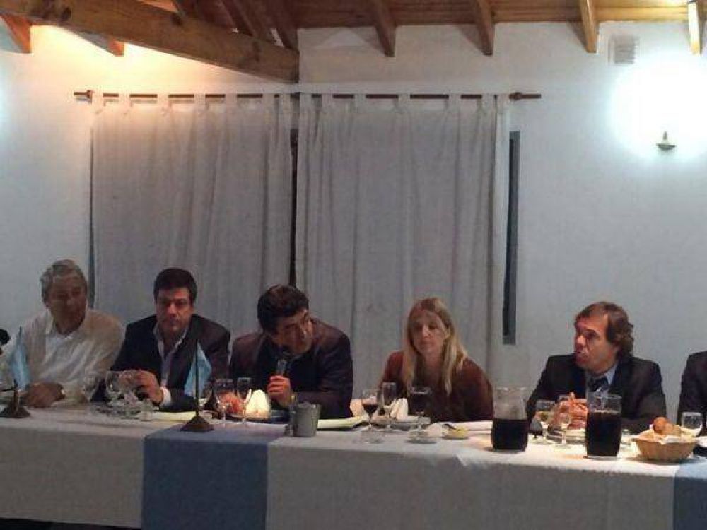 El PJ se junt� y ningune� a Massa